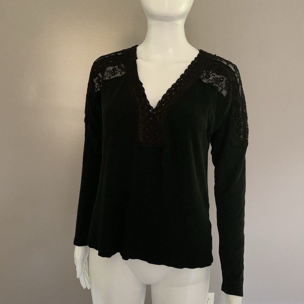 Hem & Thread Women's Blouse Size Medium Black Long Sleeve V NeckPullover Top